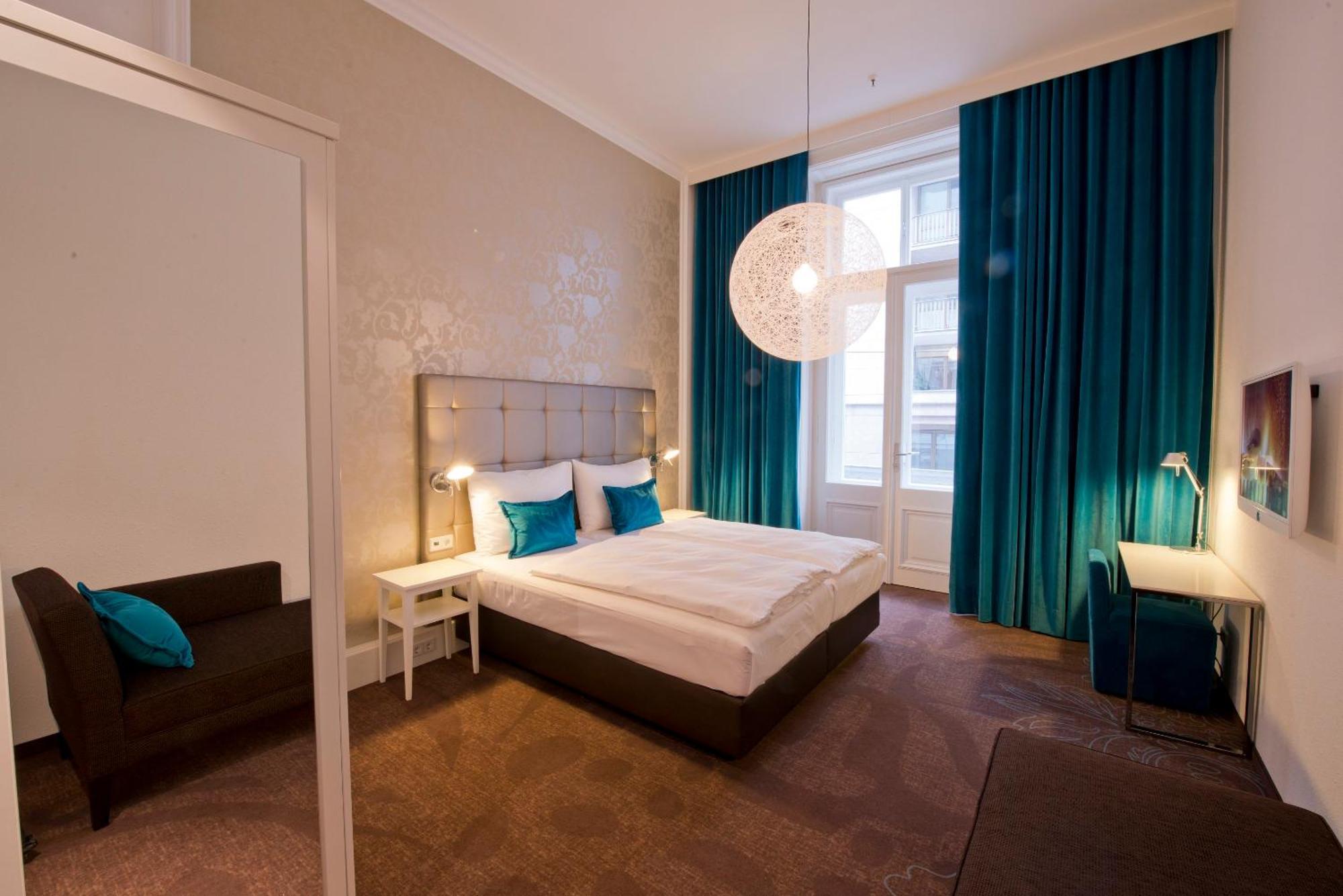 Motel One Wien-Staatsoper Exterior photo